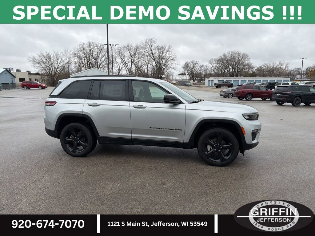 New 2025 Jeep Grand Cherokee Limited w/ Luxury Tech Group II image 4