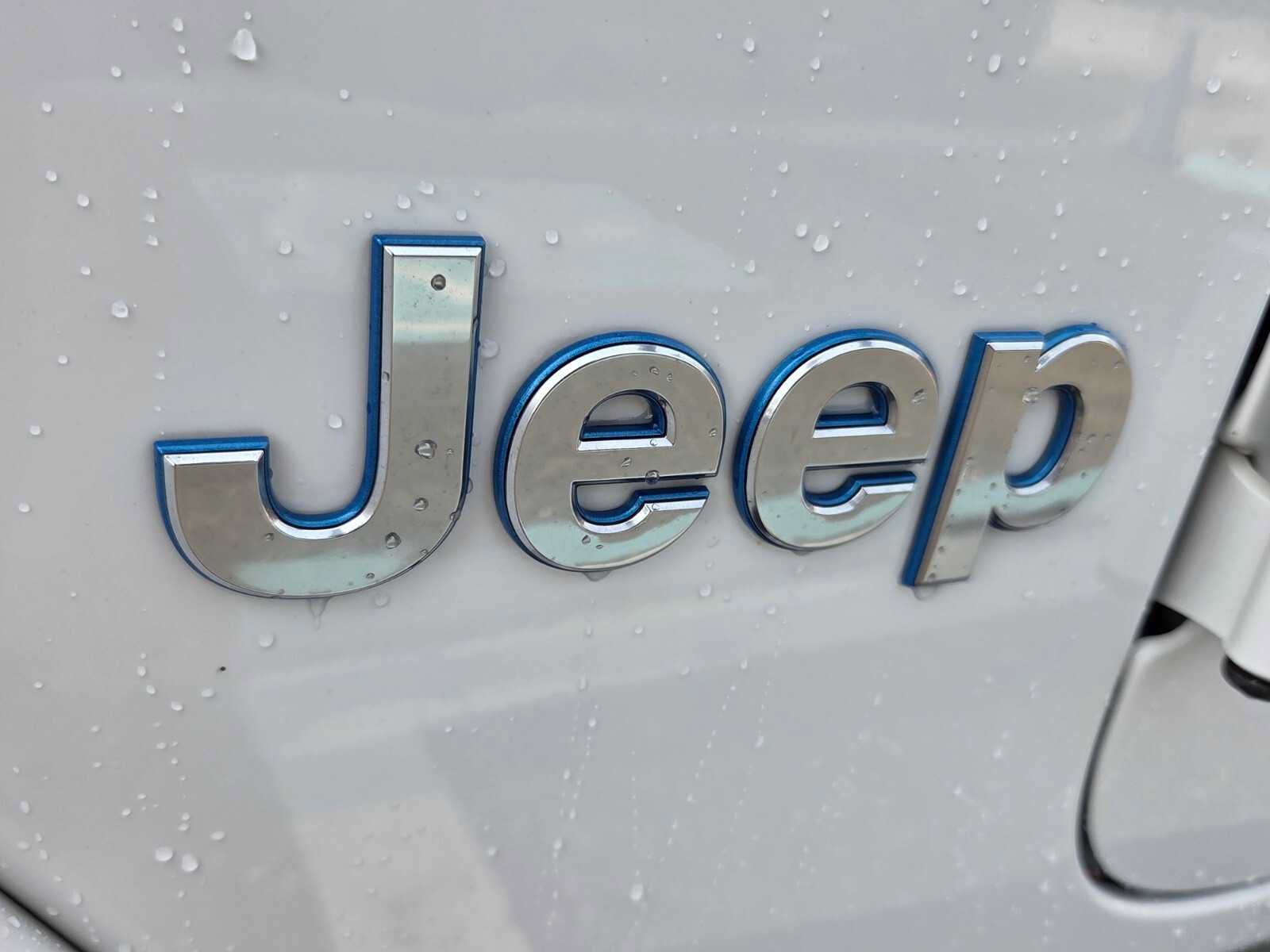 Used 2023 Jeep Wrangler Unlimited Sahara w/ Cold Weather Group AWD/4WD image 17