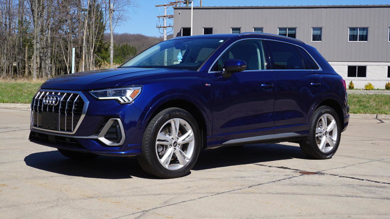 Used 2023 Audi Q3 2.0T Premium Plus w/ Premium Plus Package AWD/4WD image 2
