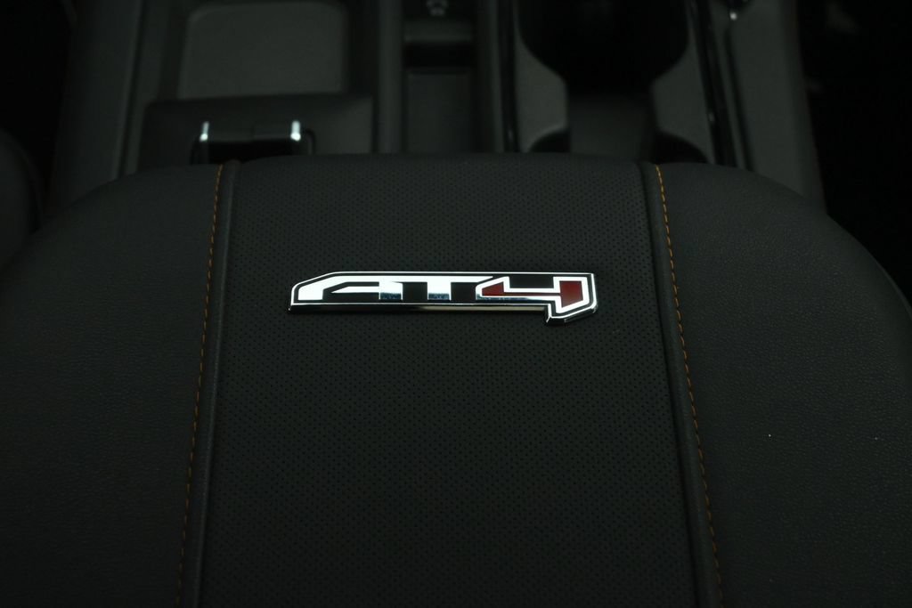 Used 2025 GMC Sierra 2500 AT4 w/ AT4 Premium Plus Package AWD/4WD image 48