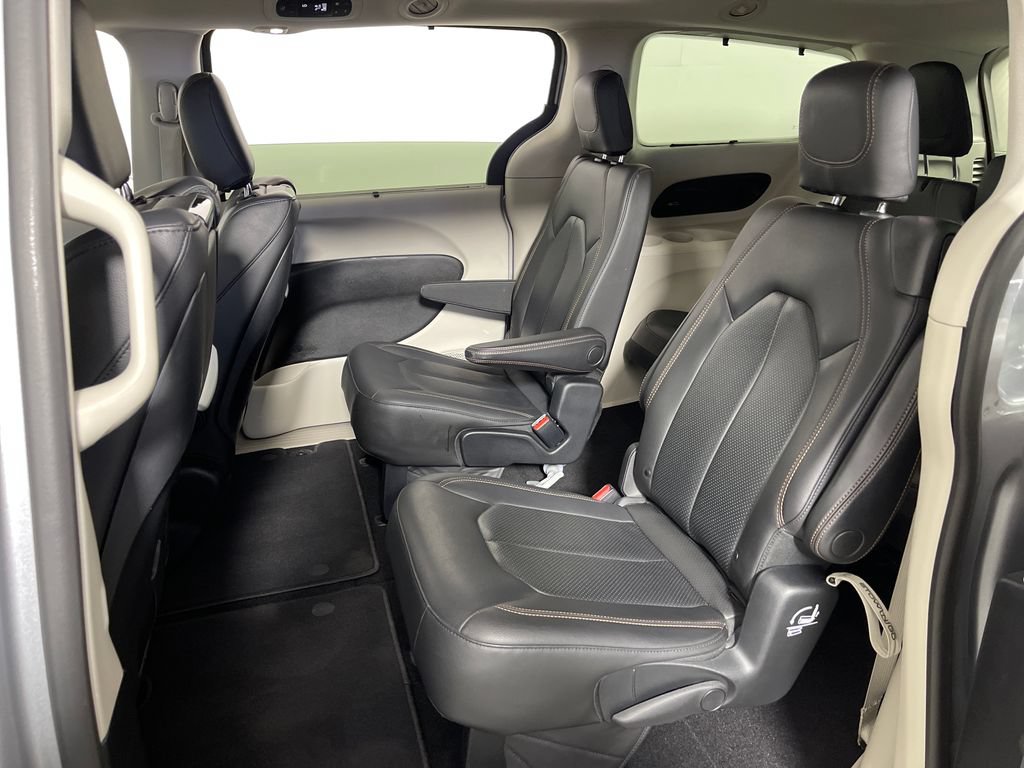 Used 2019 Chrysler Pacifica Touring-L Plus w/ Advanced Safetytec Group FWD image 14