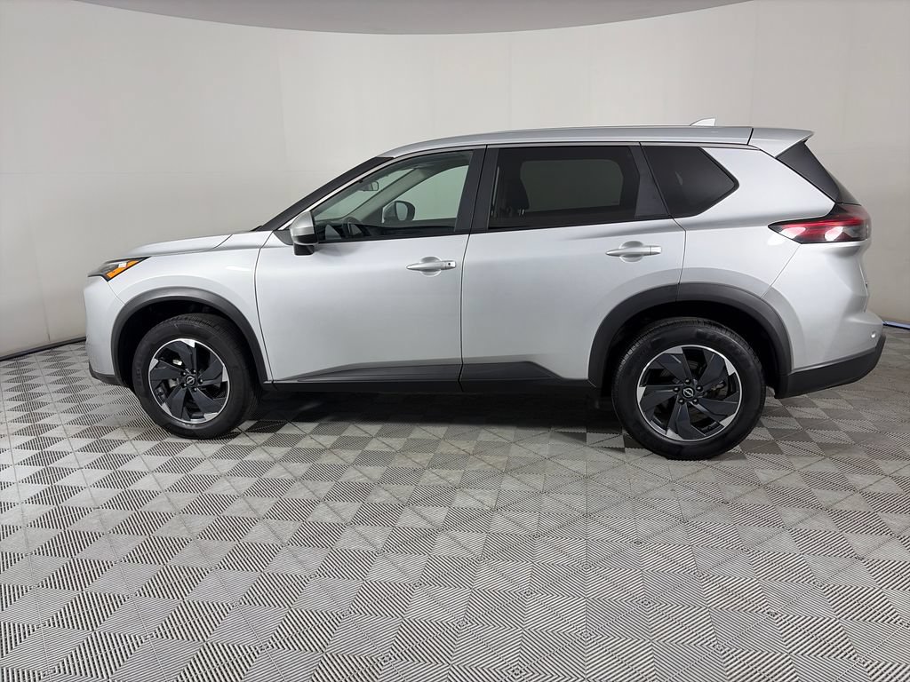 Used 2024 Nissan Rogue SV AWD/4WD image 4