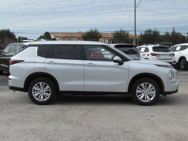 New 2026 Mitsubishi Outlander ES image 2