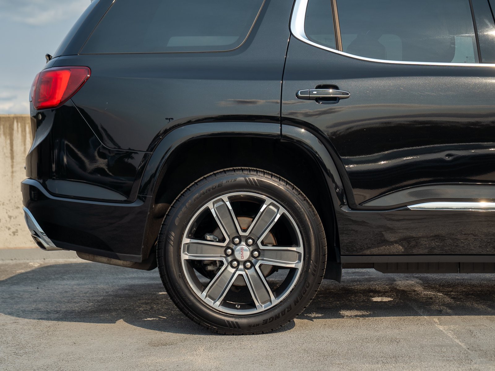 Used 2018 GMC Acadia Denali w/ Technology Package AWD/4WD image 7