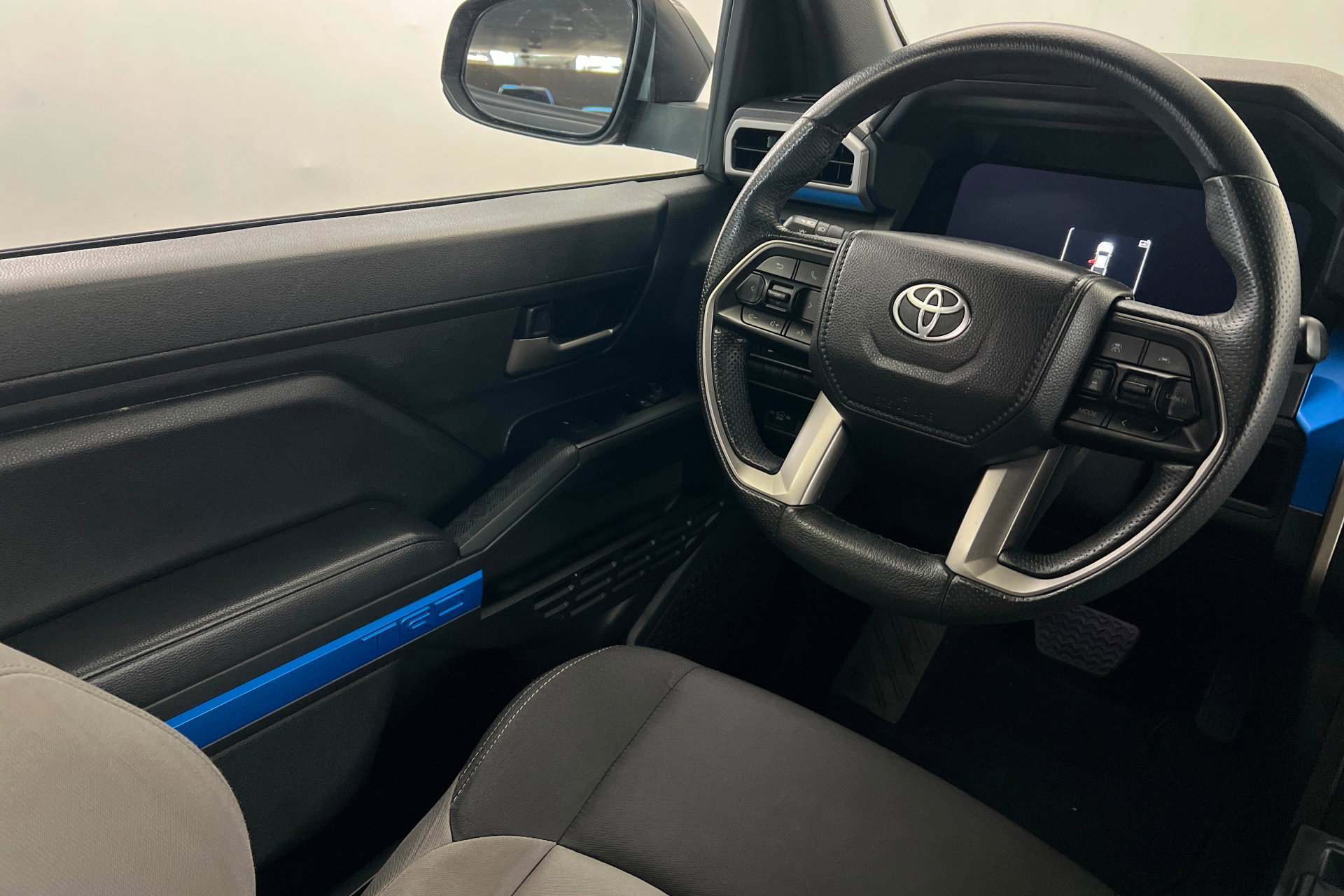 Used 2025 Toyota Tacoma TRD Off-Road AWD/4WD image 12