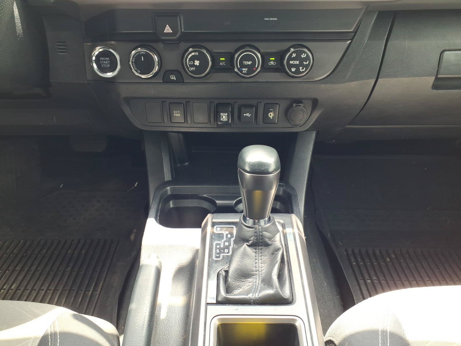 Used 2020 Toyota Tacoma TRD Off-Road w/ Exterior Package AWD/4WD image 18