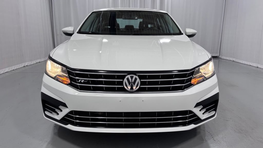 Used 2018 Volkswagen Passat 2.0T R-Line FWD image 3
