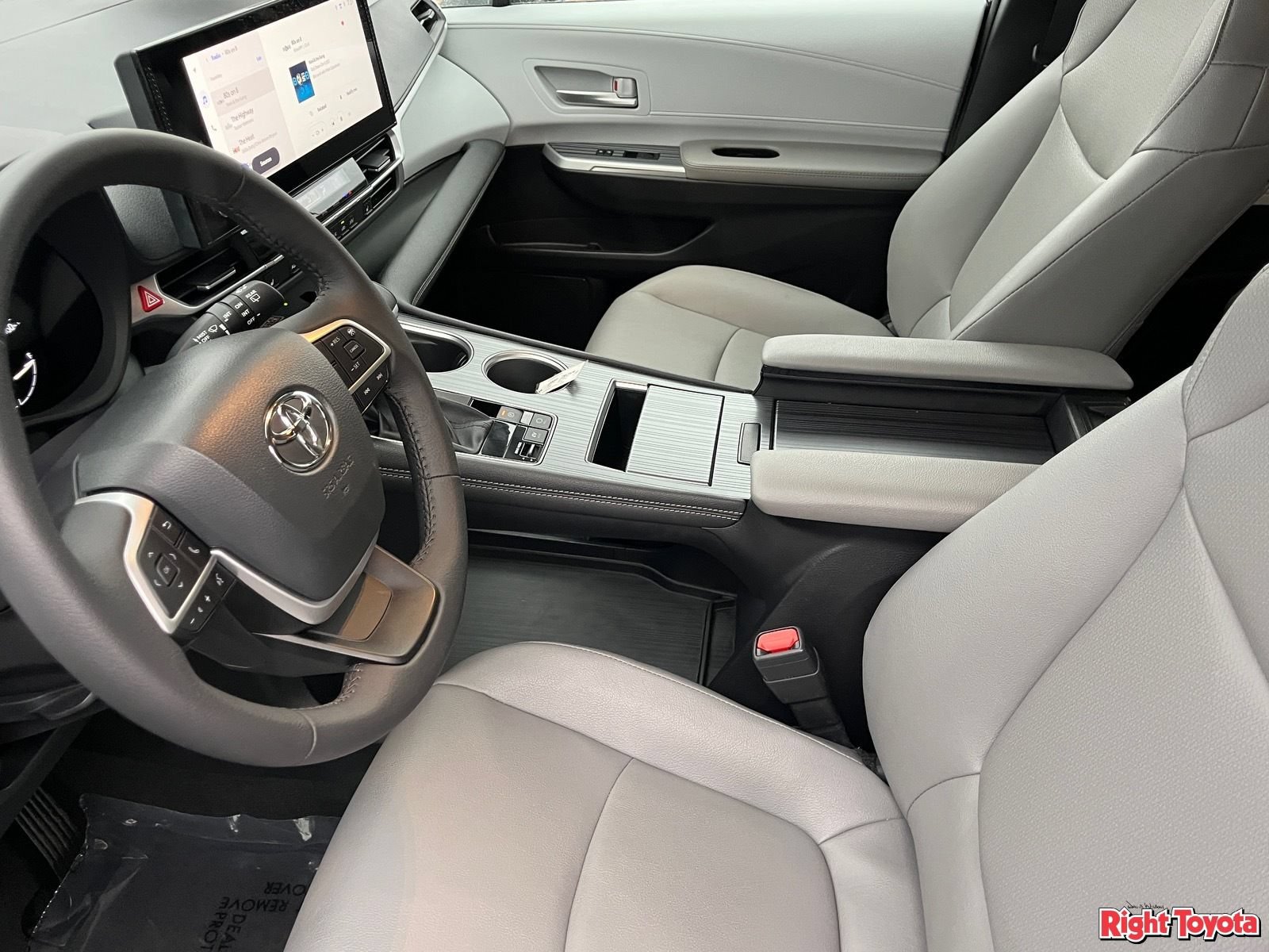 Certified 2026 Toyota Sienna XLE FWD image 21