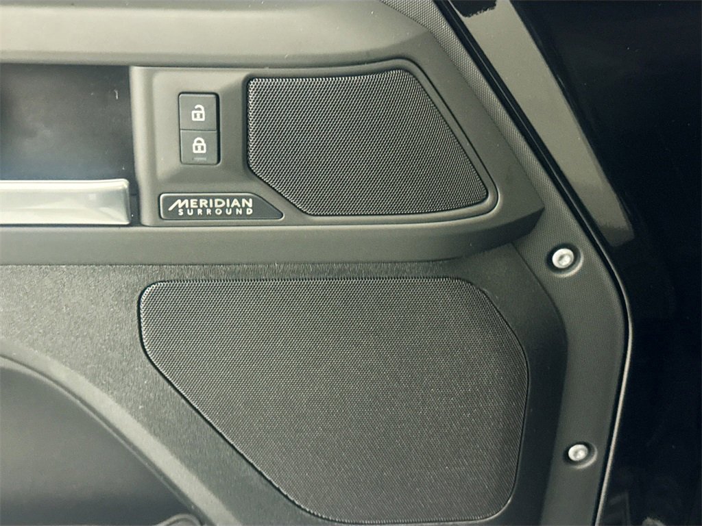 New 2026 Land Rover Defender 110 X-Dynamic SE image 18