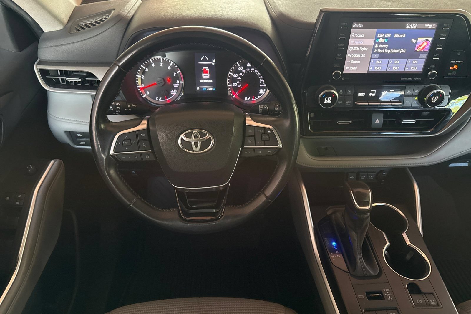 Used 2021 Toyota Highlander LE AWD/4WD image 19