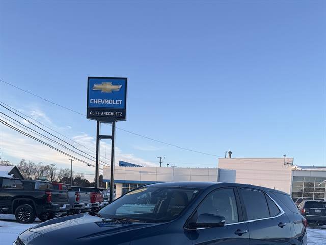 Used 2024 Chevrolet Equinox LT image 2