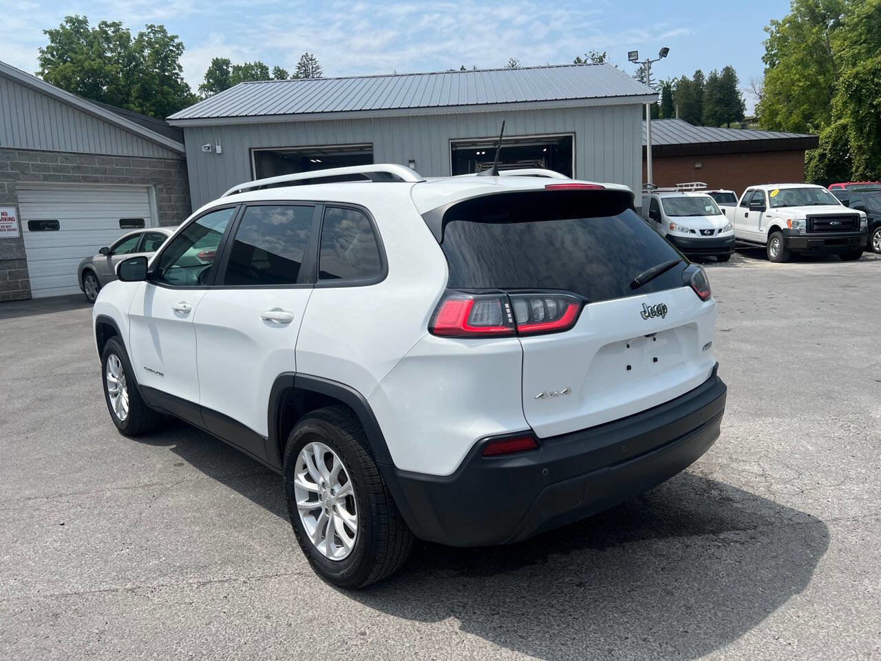 Used 2020 Jeep Cherokee Latitude image 3