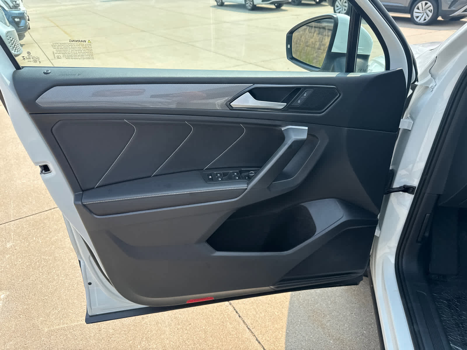 Certified 2024 Volkswagen Tiguan SE image 22