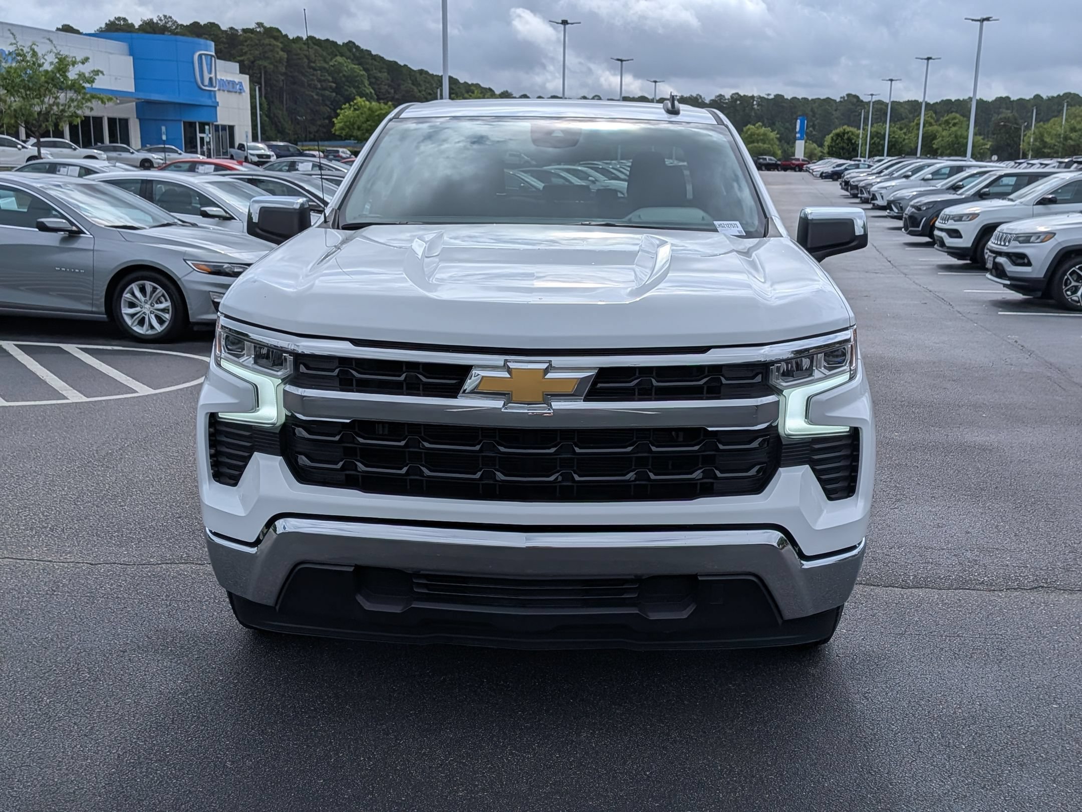 Used 2025 Chevrolet Silverado 1500 LT RWD image 8