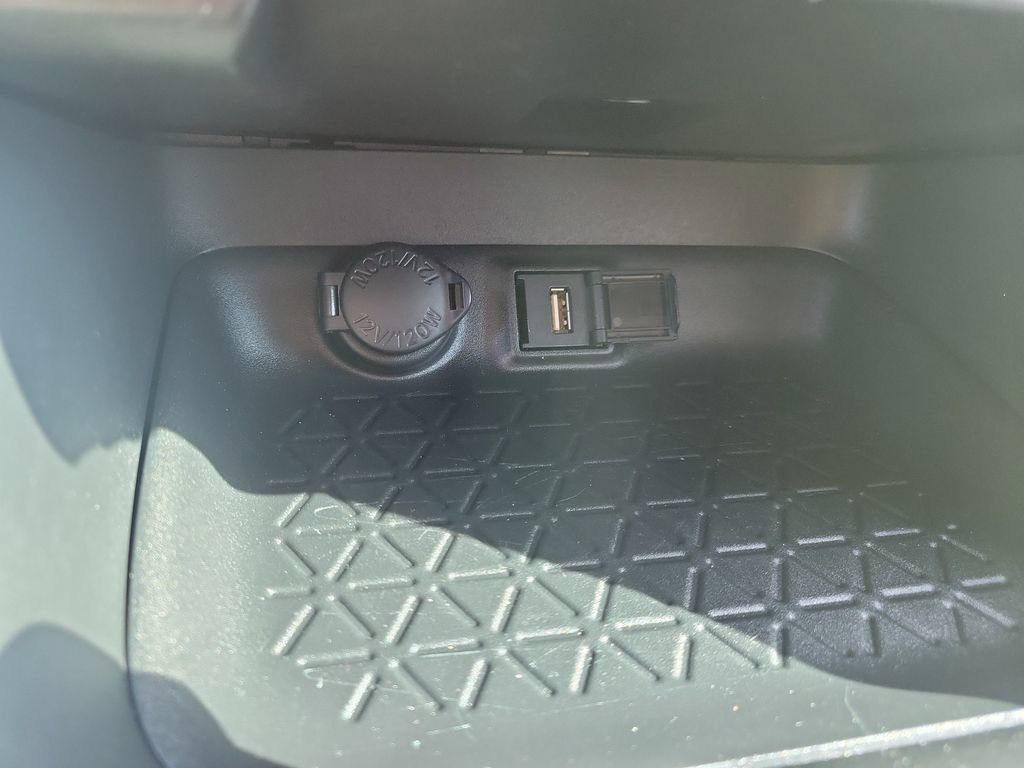 Used 2020 Toyota RAV4 LE FWD image 33