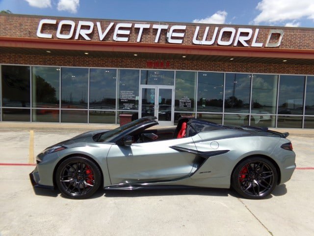 Used 2023 Chevrolet Corvette Z06 RWD image 8