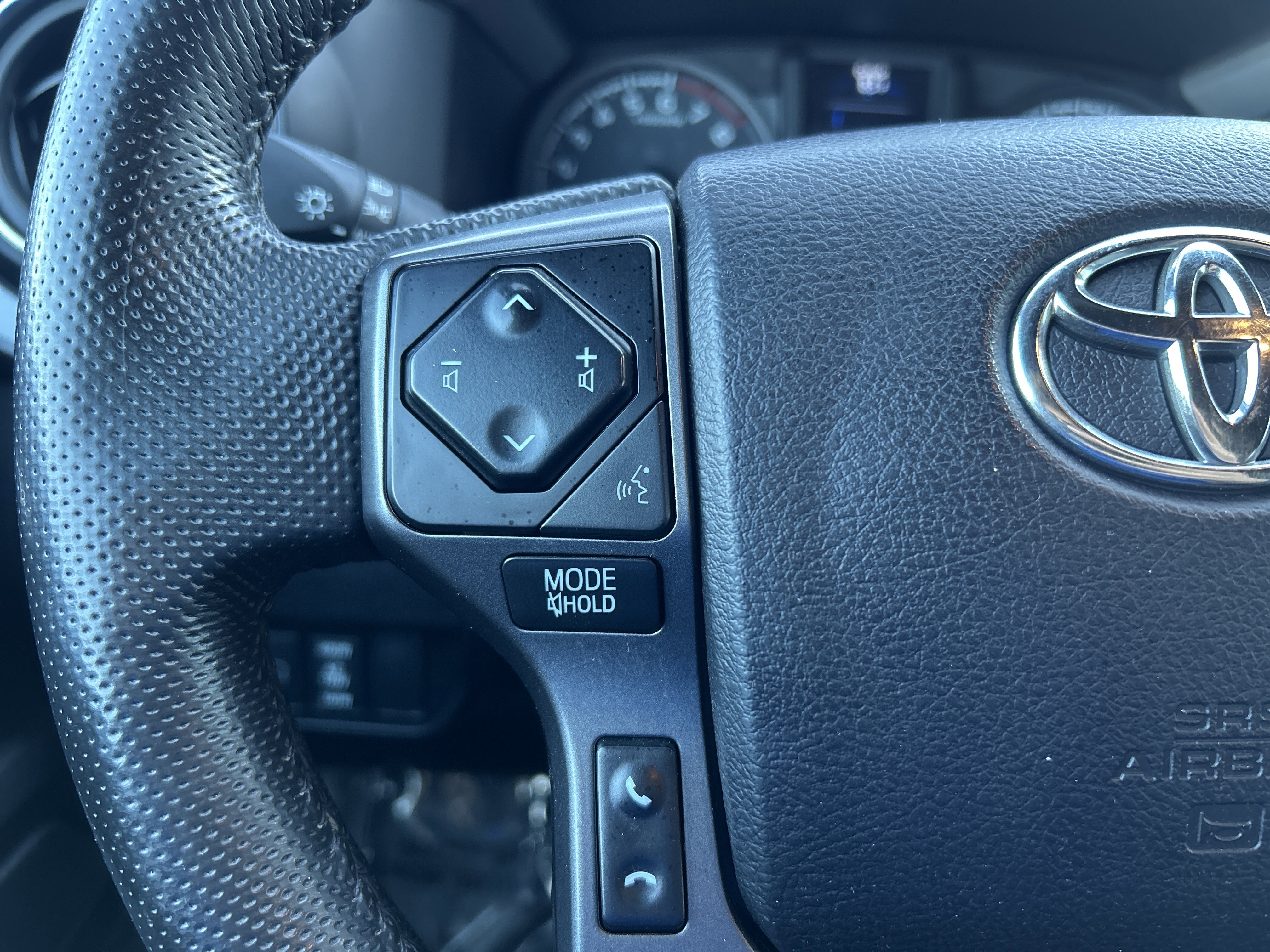 Used 2022 Toyota Tacoma TRD Off-Road AWD/4WD image 17