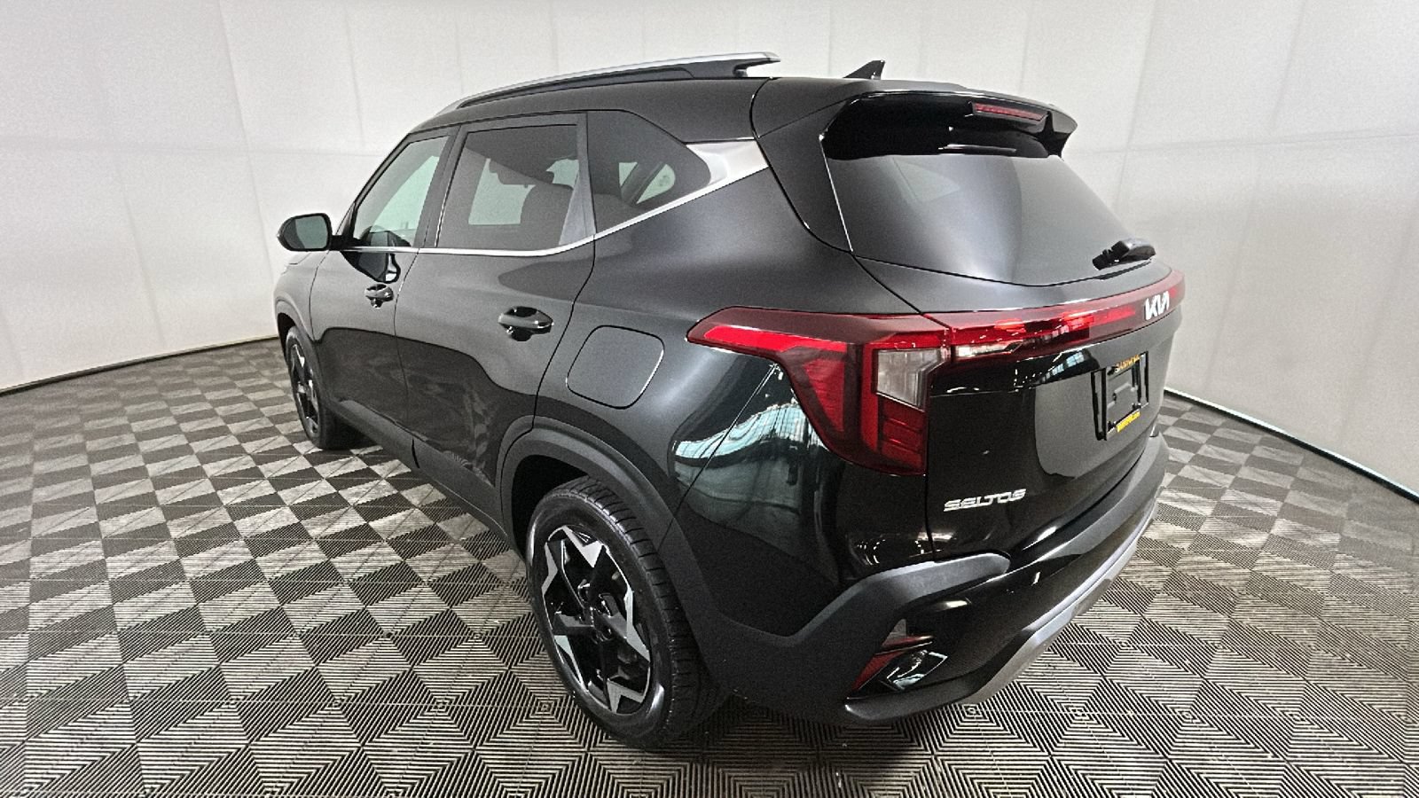 Used 2024 Kia Seltos EX AWD/4WD image 5