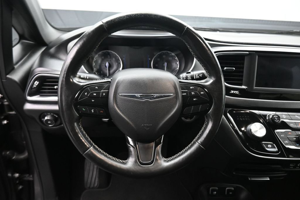 Used 2019 Chrysler Pacifica Touring-L w/ S Appearance Package FWD image 14