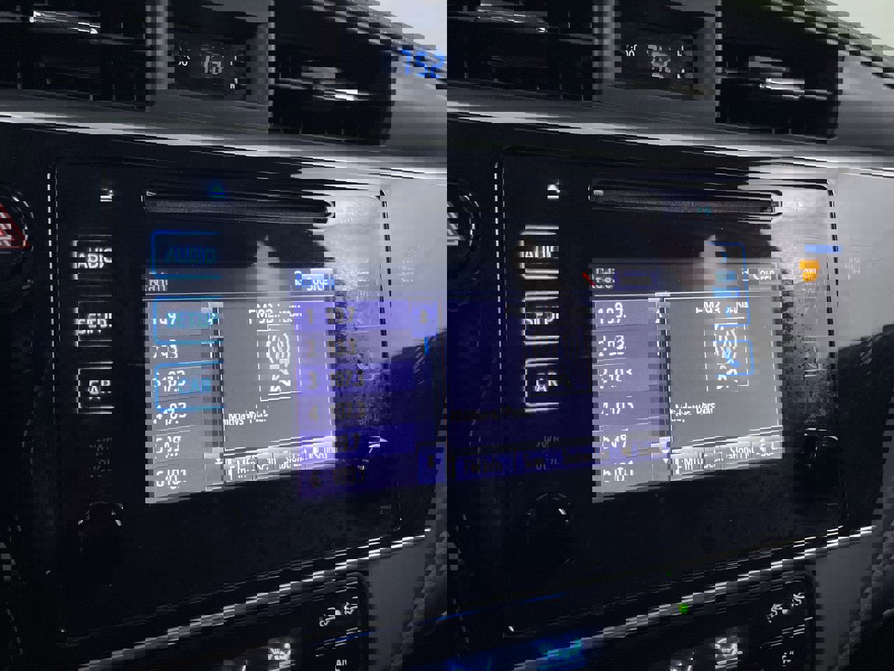 Used 2018 Toyota Corolla LE image 14