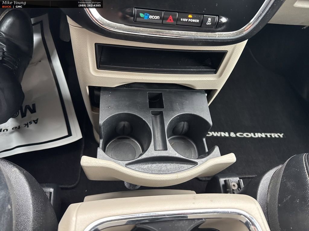 Used 2013 Chrysler Town & Country Touring image 27