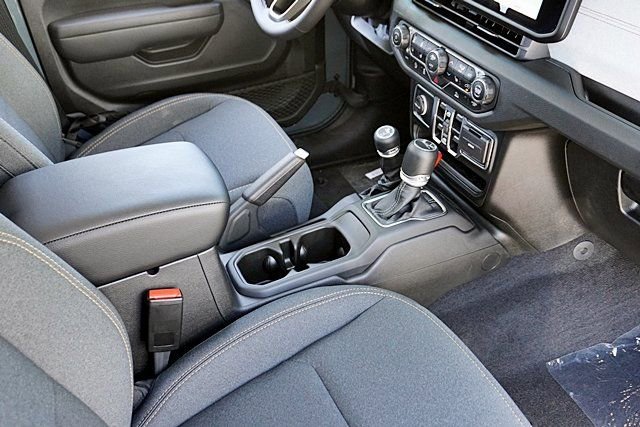 New 2025 Jeep Gladiator Sport S image 15