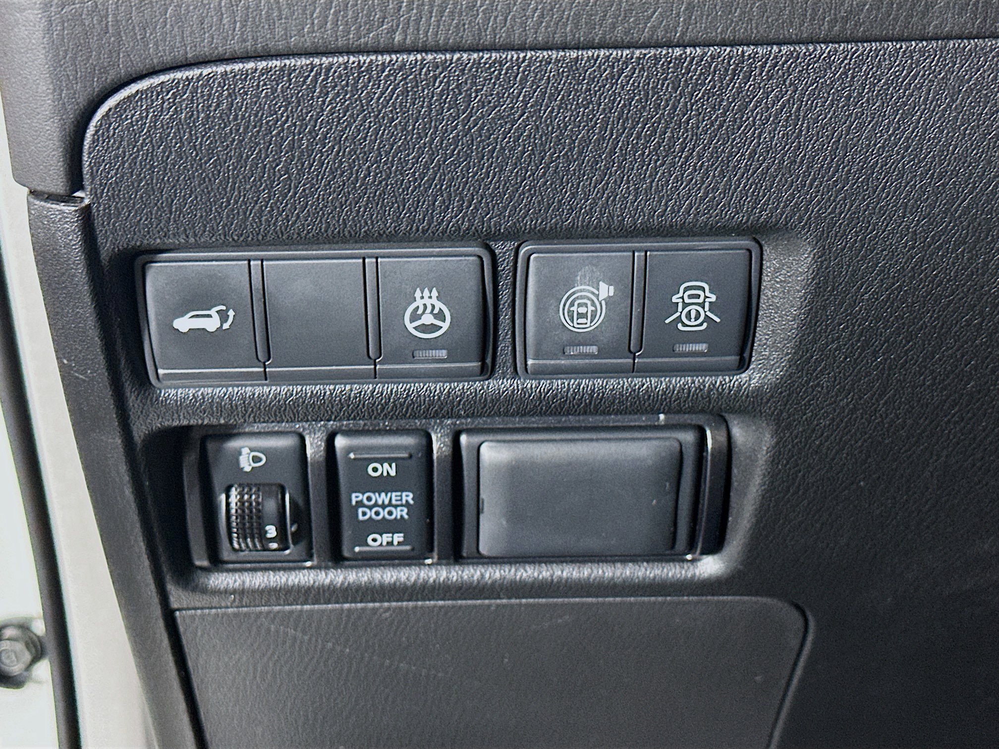 Used 2019 Nissan Armada Platinum w/ Interior Lighting Package image 16