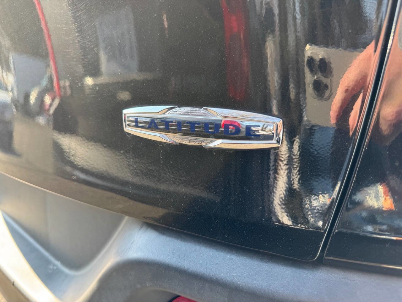 Used 2017 Jeep Cherokee Latitude w/ Cold Weather Group image 24