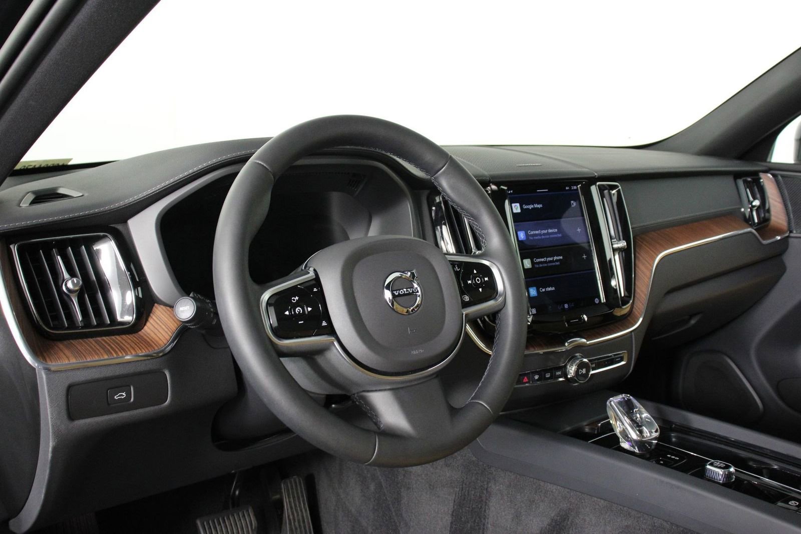 Certified 2023 Volvo XC60 B5 Ultimate w/ Climate Package image 14