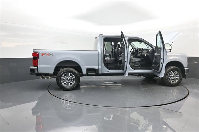 New 2026 Ford F250 Lariat w/ FX4 Off-Road Package image 32