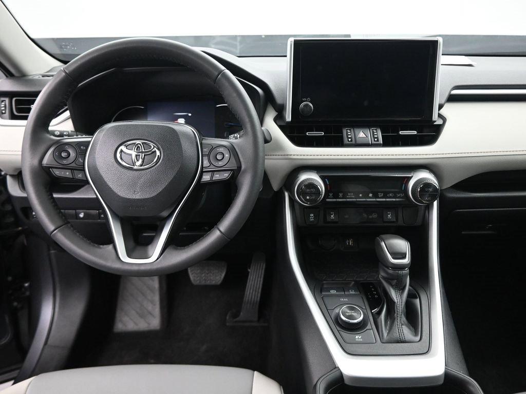 Used 2023 Toyota RAV4 XLE Premium image 11
