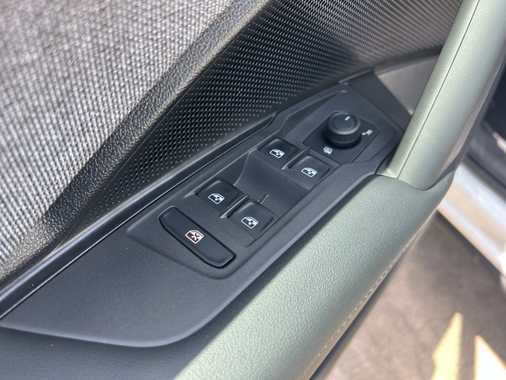 Used 2025 Volkswagen Tiguan S image 49