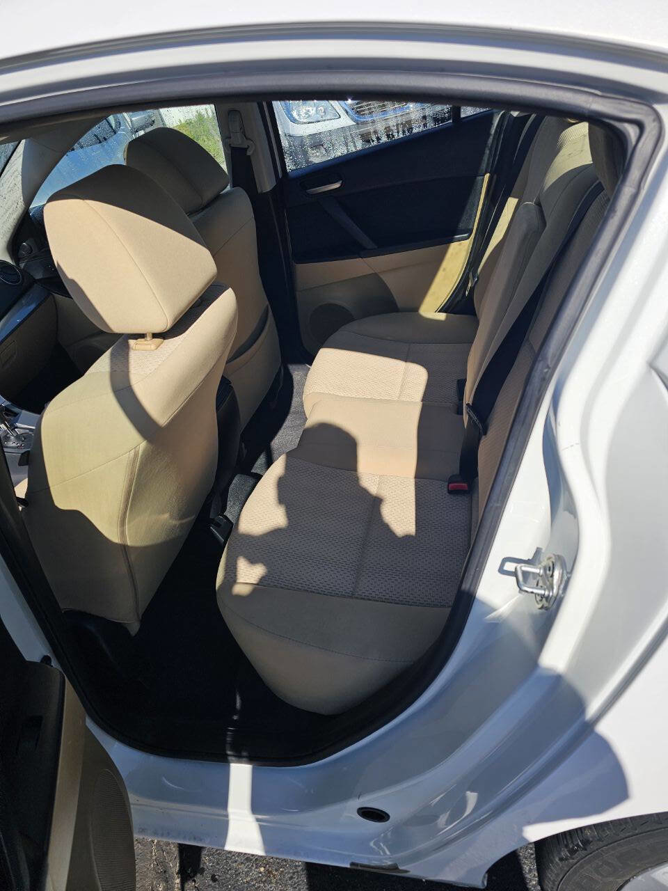 Used 2010 MAZDA MAZDA3 i Touring FWD image 13
