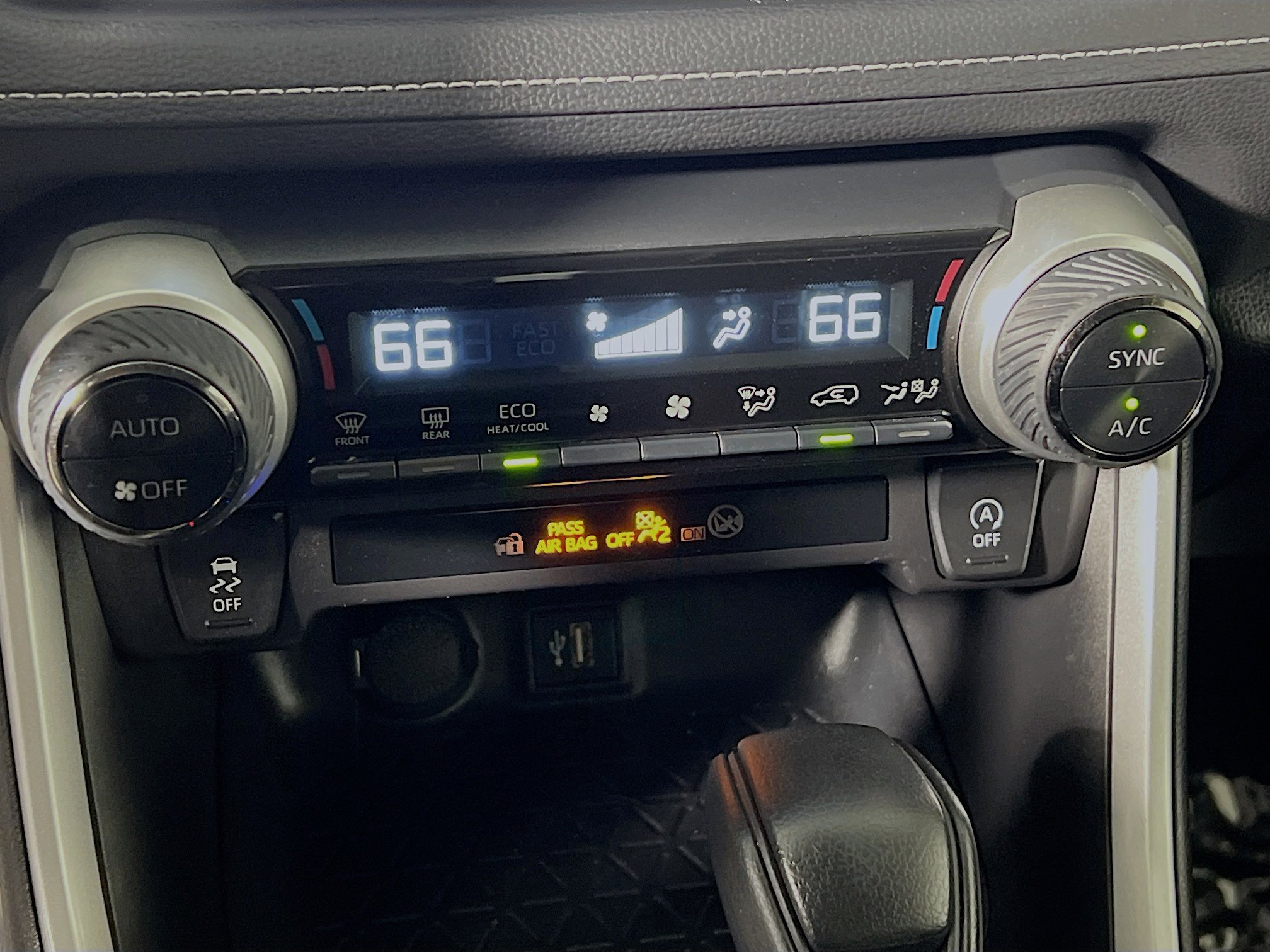 Used 2025 Toyota RAV4 XLE image 26