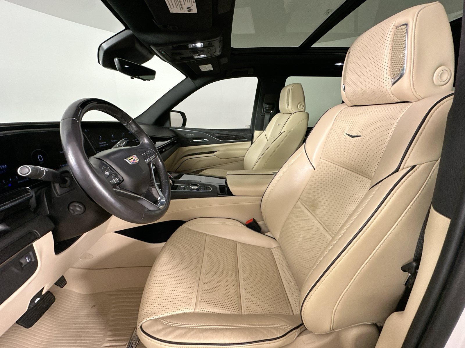 Used 2023 Cadillac Escalade Premium Luxury RWD image 33