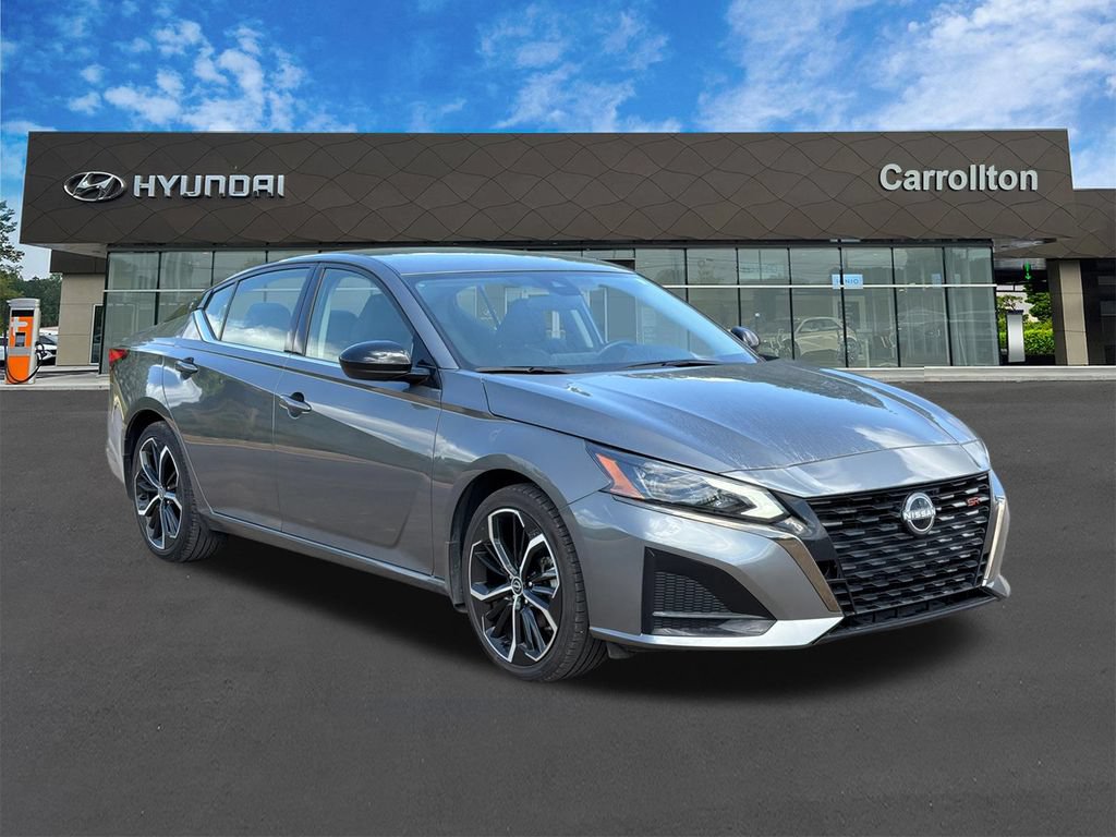 Used 2025 Nissan Altima 2.5 SR FWD image 3