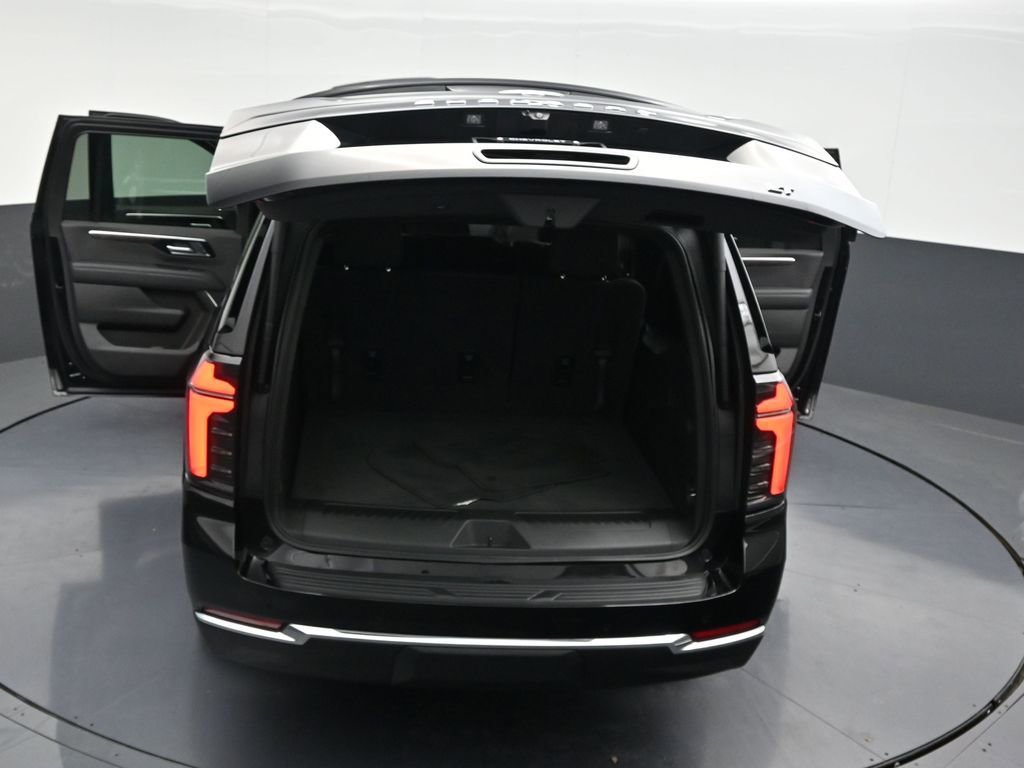 Used 2025 Chevrolet Suburban LT image 40