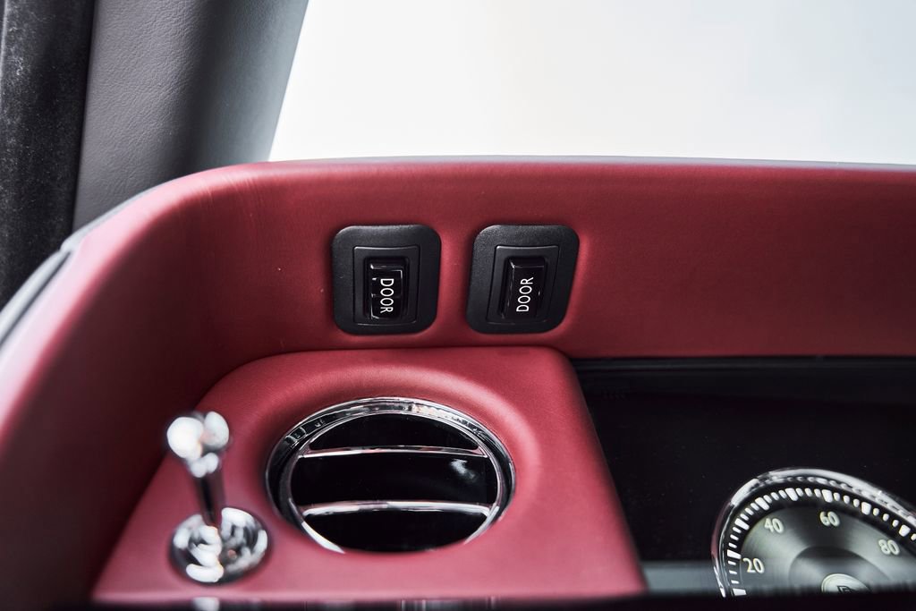 Used 2024 Rolls-Royce Phantom Sedan RWD image 74