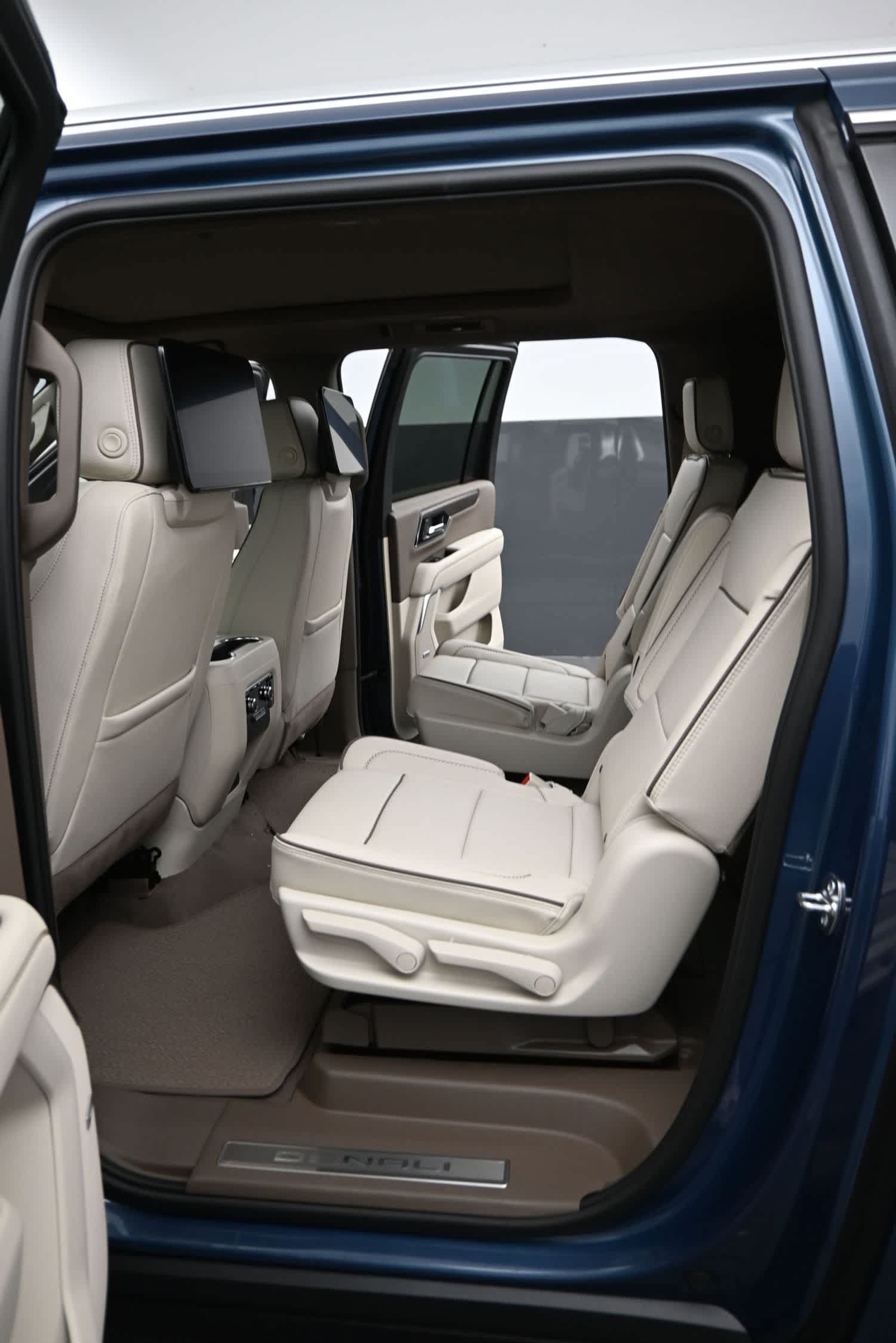New 2026 GMC Yukon XL Denali w/ Denali Reserve Package AWD/4WD image 14