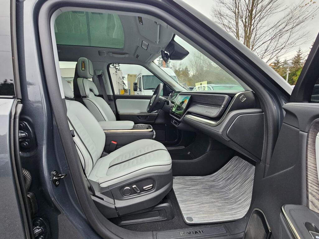 Used 2026 Rivian R1T Adventure Dual AWD/4WD image 11