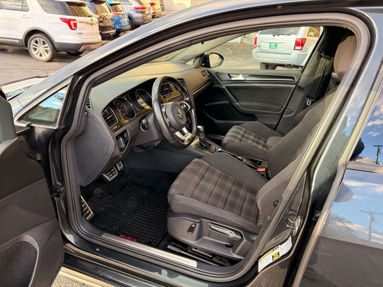 Used 2017 Volkswagen GTI S image 10