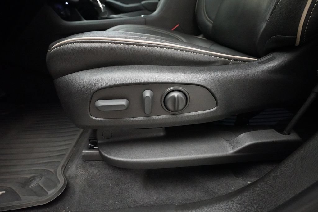 Used 2023 Chevrolet Traverse Premier AWD/4WD image 30