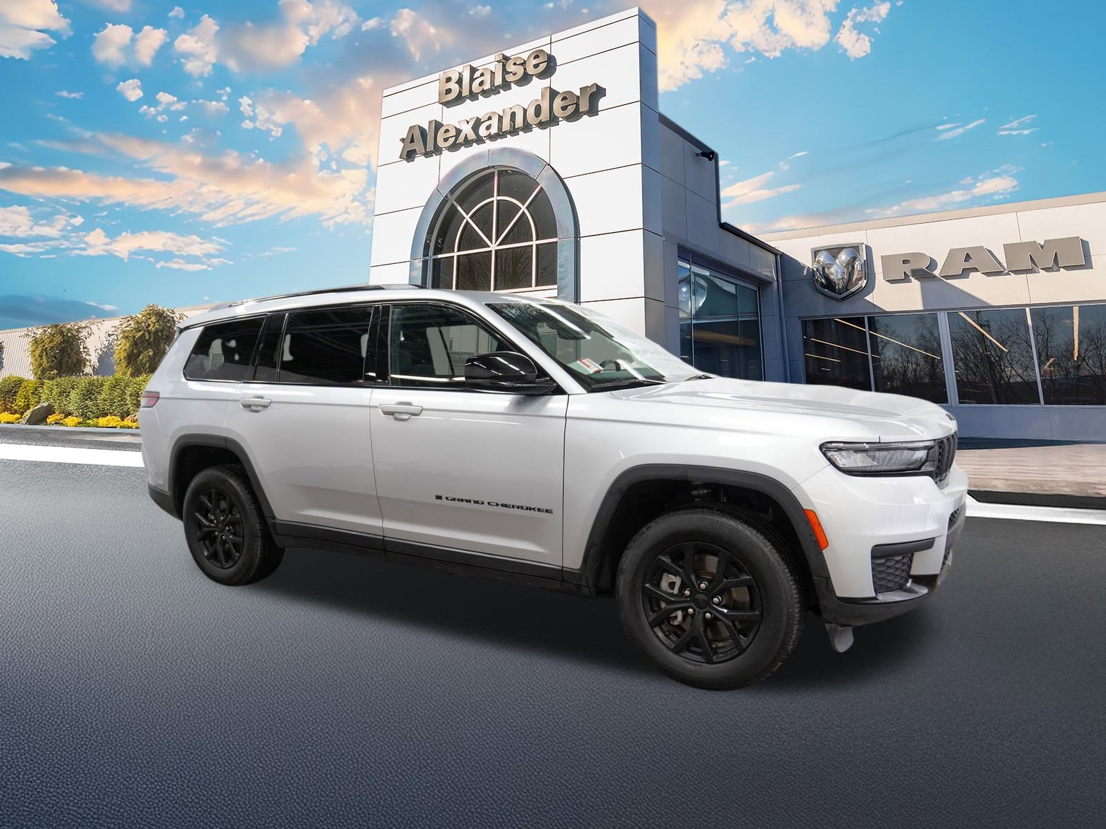 Used 2024 Jeep Grand Cherokee L Laredo