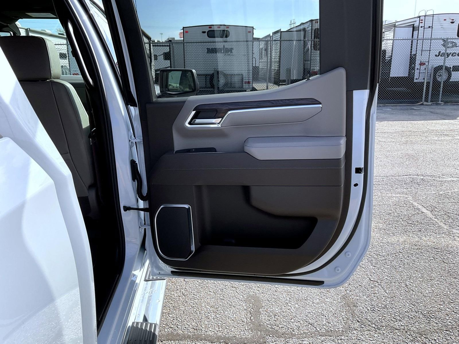 New 2026 GMC Sierra 1500 SLT w/ SLT Premium Plus Package image 17