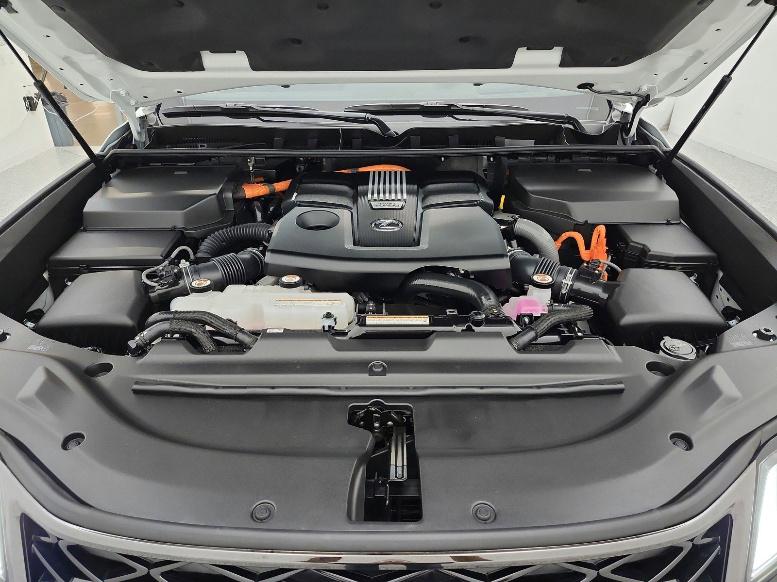 Used 2025 Lexus LX 700h F Sport image 16