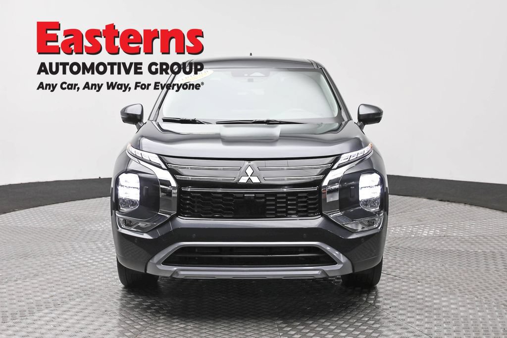 Used 2025 Mitsubishi Outlander SE AWD/4WD image 2