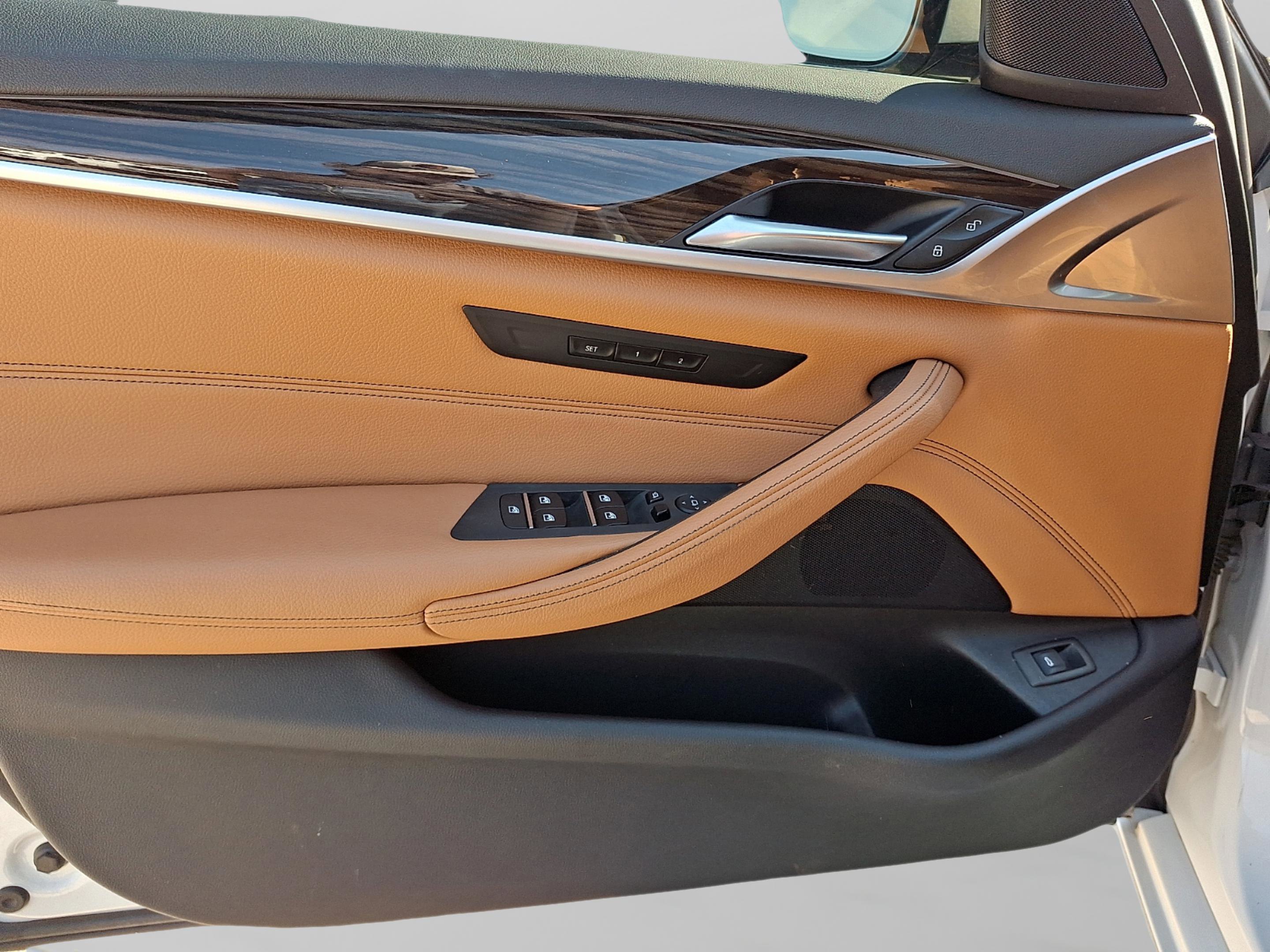 Used 2020 BMW 530i xDrive w/ Premium Package image 12