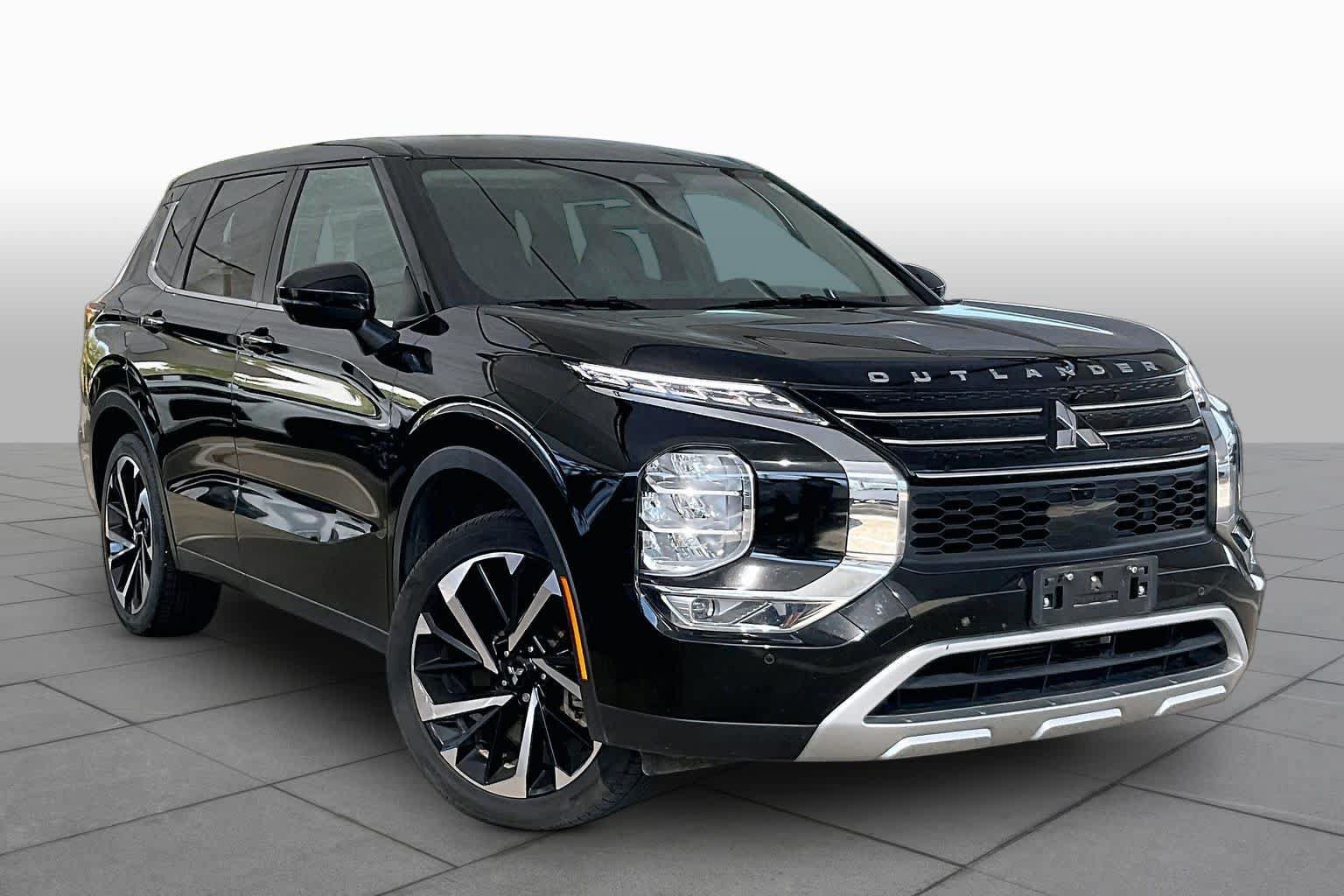 Used 2022 Mitsubishi Outlander SE FWD image 3