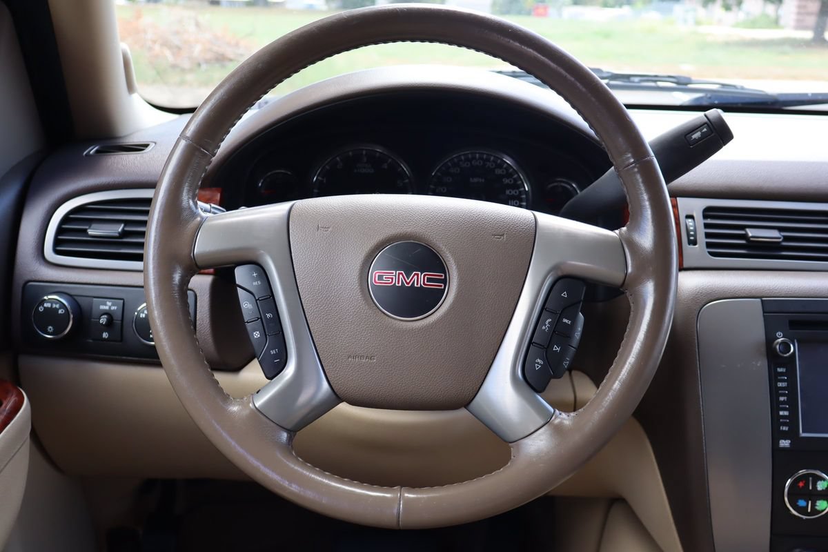 Used 2013 GMC Yukon SLT w/ SLT-2 Equipment Package AWD/4WD image 17