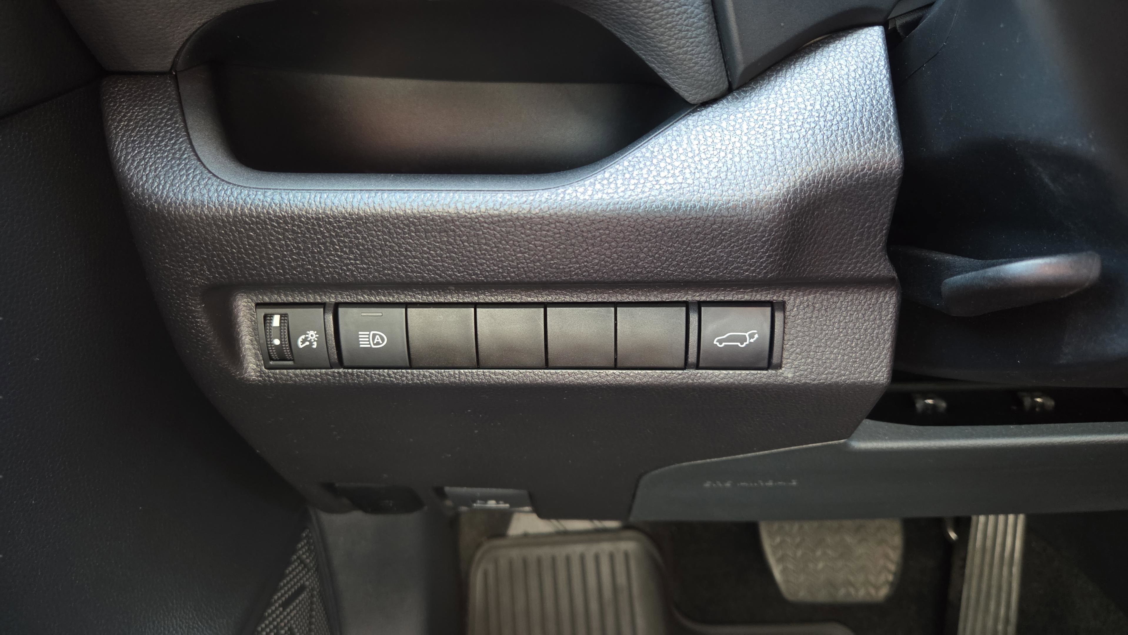 Certified 2025 Toyota RAV4 XLE image 25